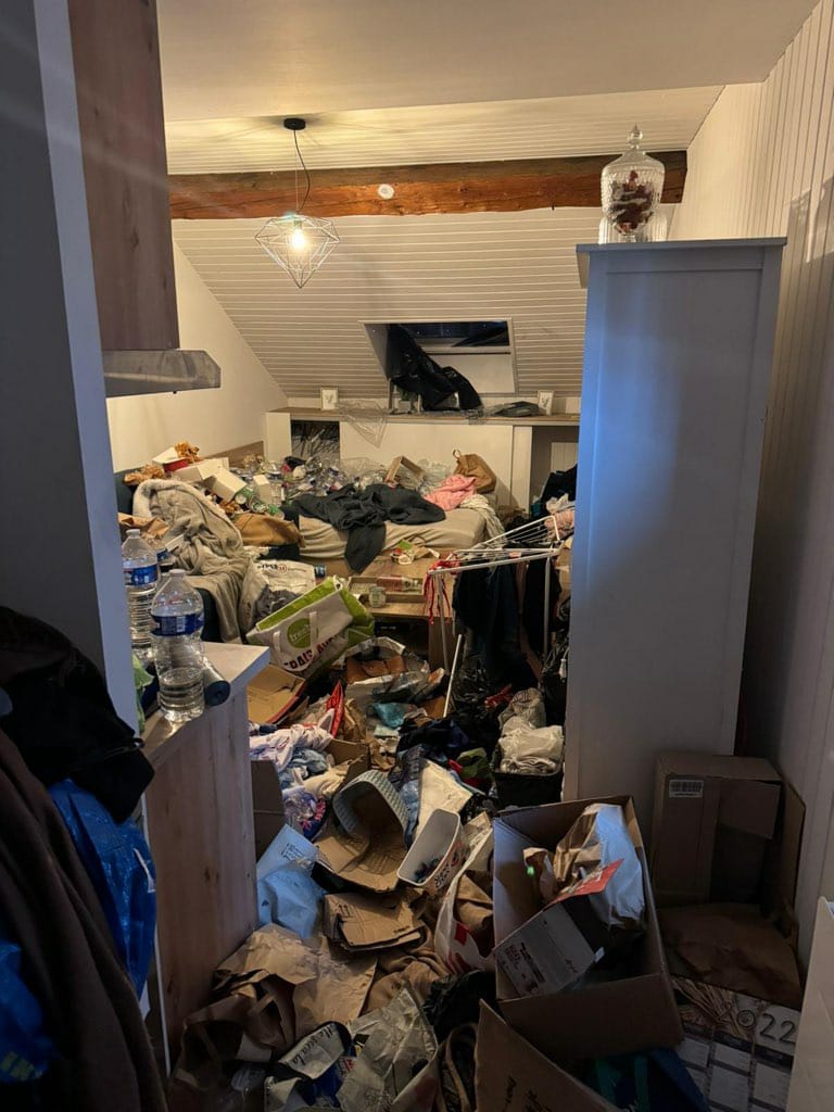 Comment réussir le nettoyage de logements insalubres : guide complet IMG 20241213 WA0005
